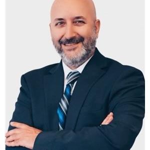 امید مصطفوی متخصص املاک تورنتو