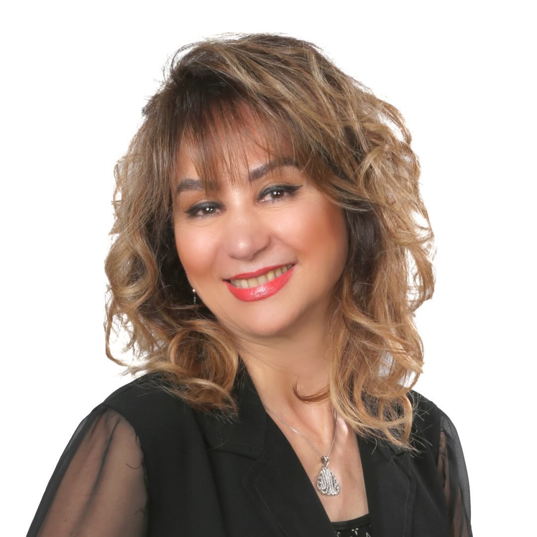 شیده فرسنداج کارشناس امور مسکن تورنتو